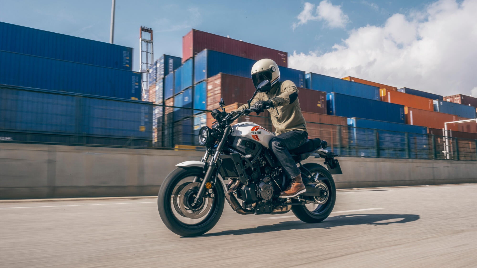 Yamaha XSR700 model 2024