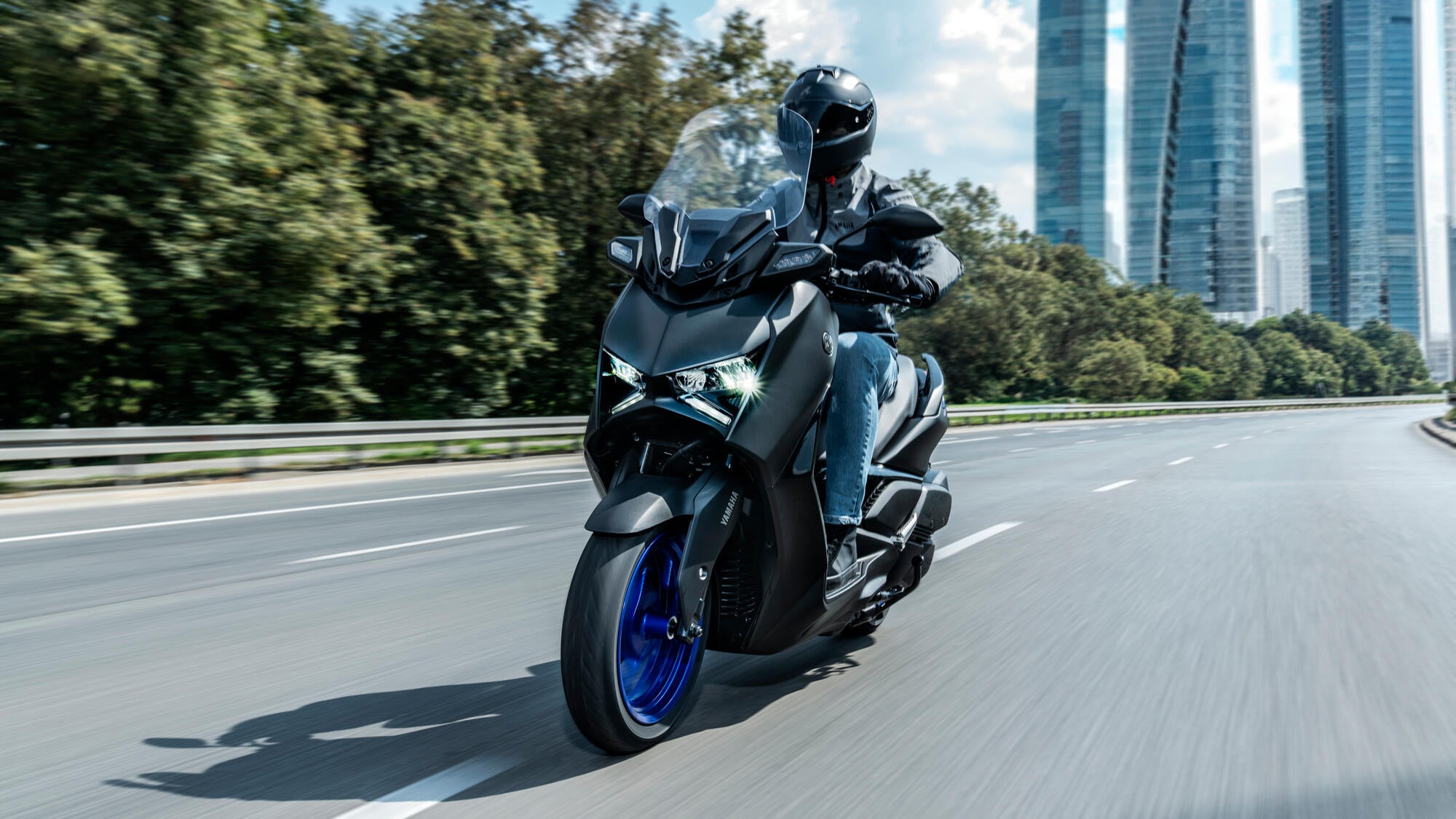 Yamaha XMAX 300 model 2025