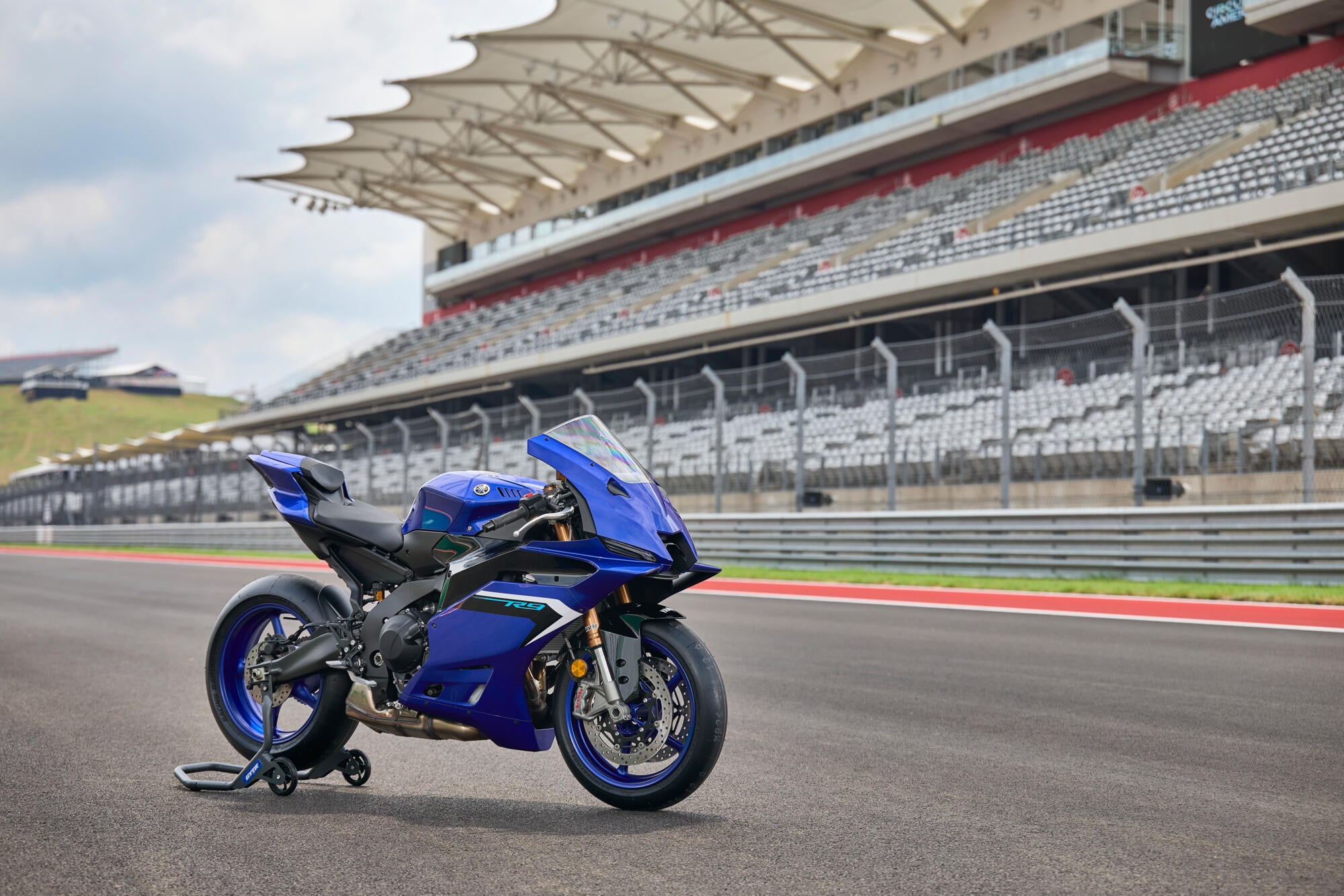 Yamaha R9 model 2025