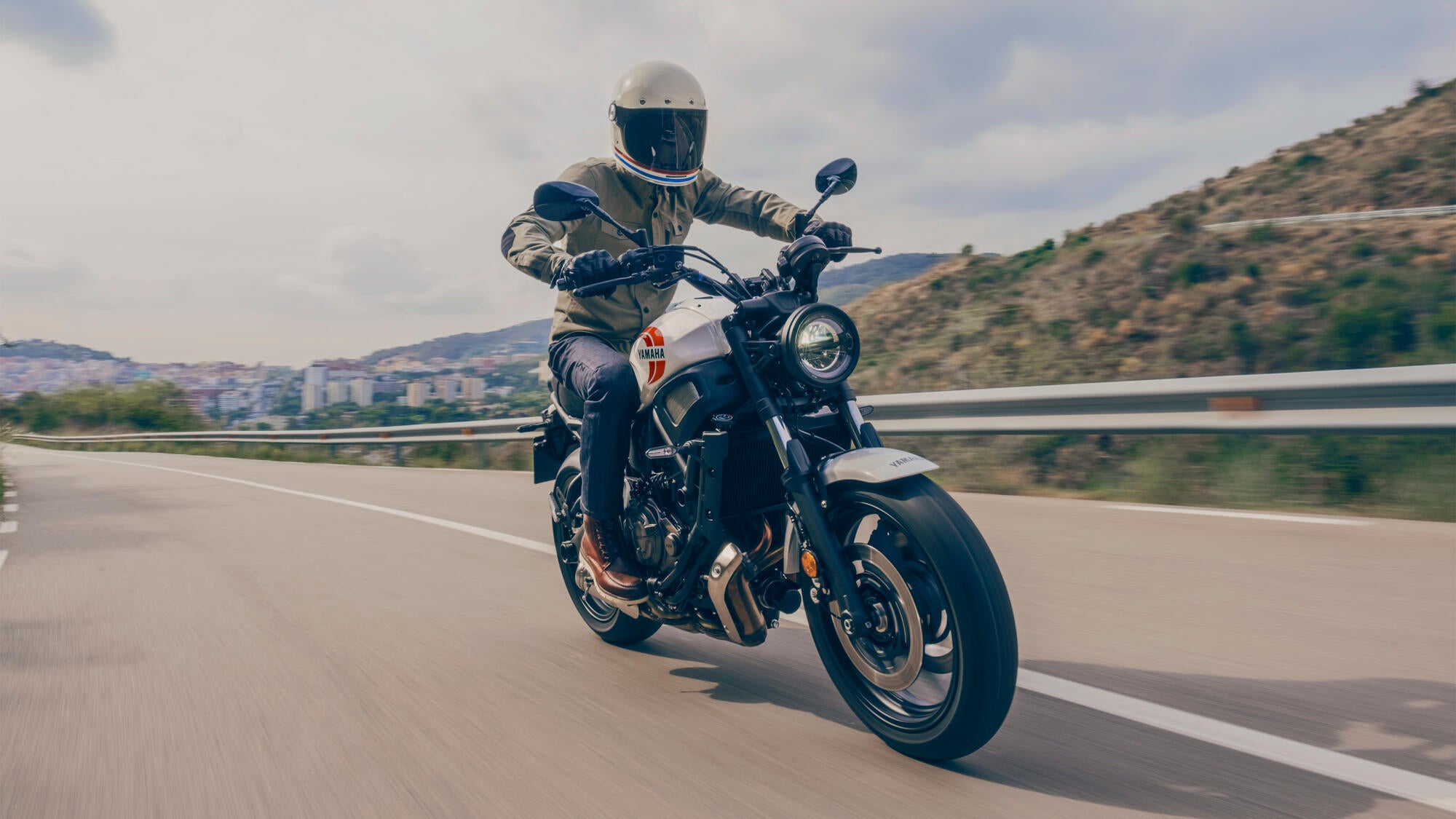 Yamaha XSR700 model 2024