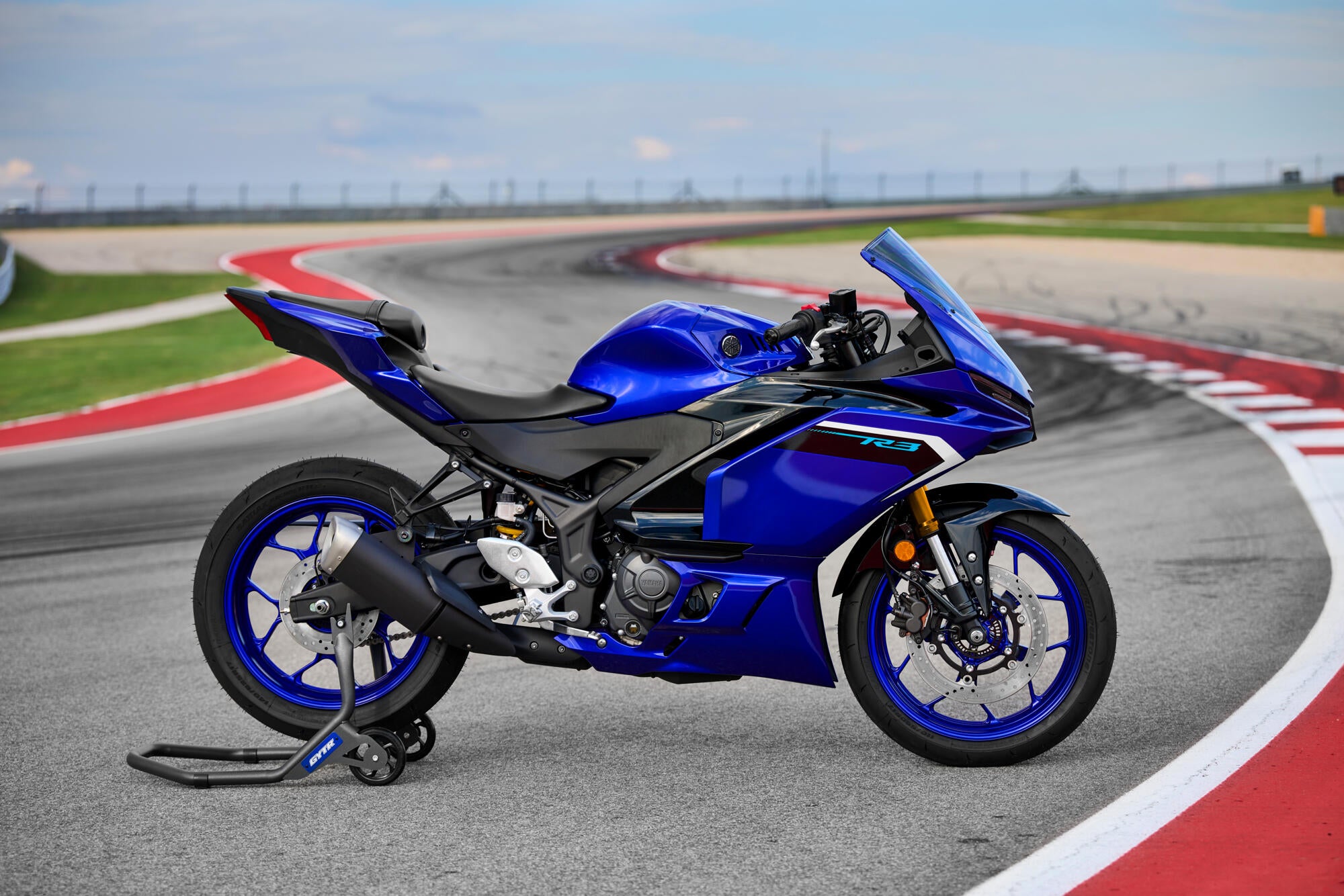 Yamaha R3 model 2025