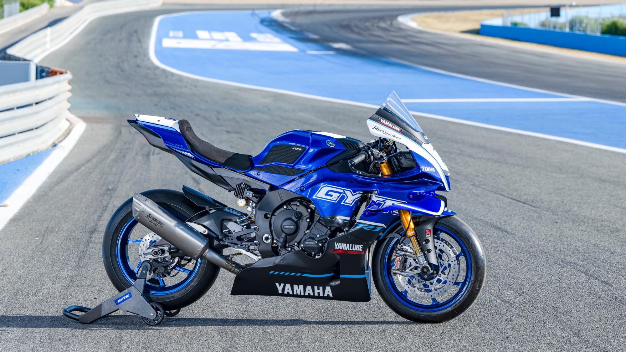 Yamaha R1 GYTR model 2025