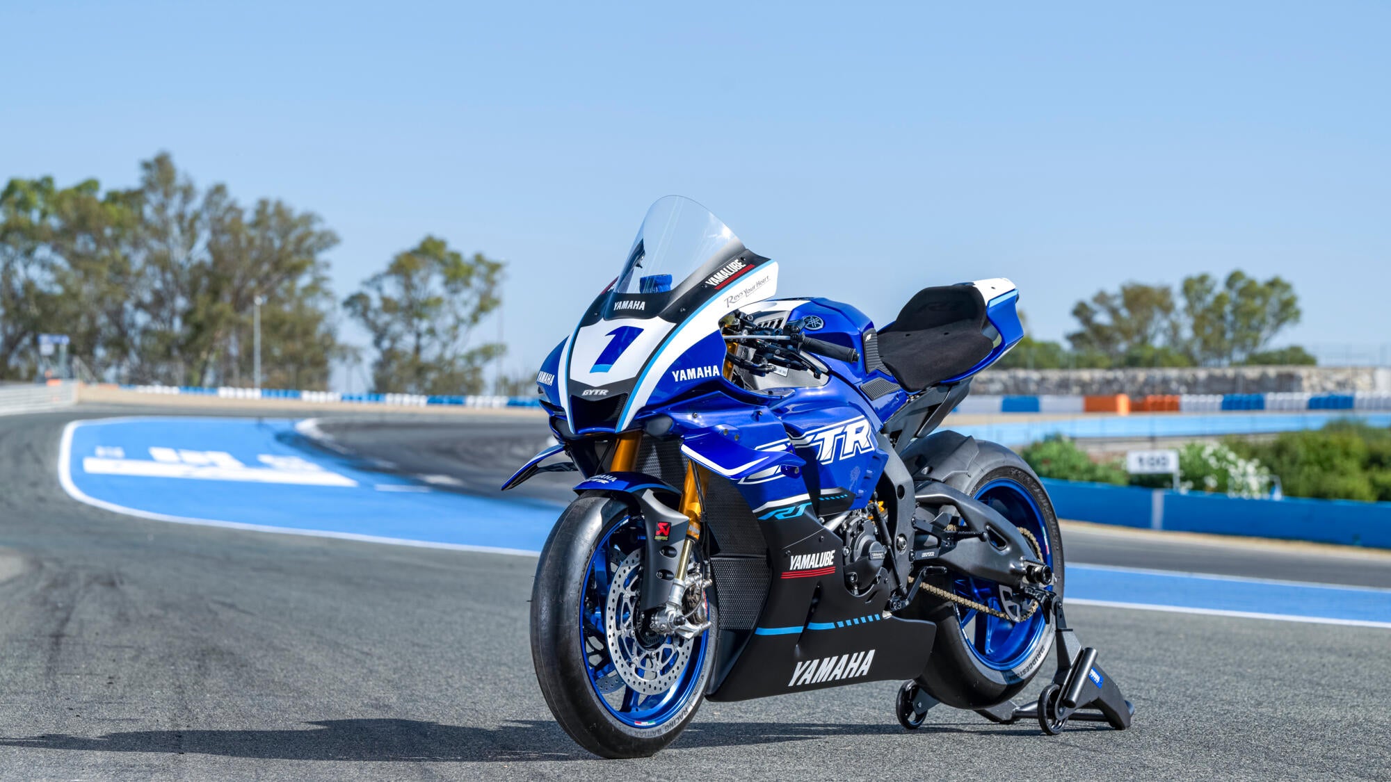 Yamaha R1 GYTR model 2025