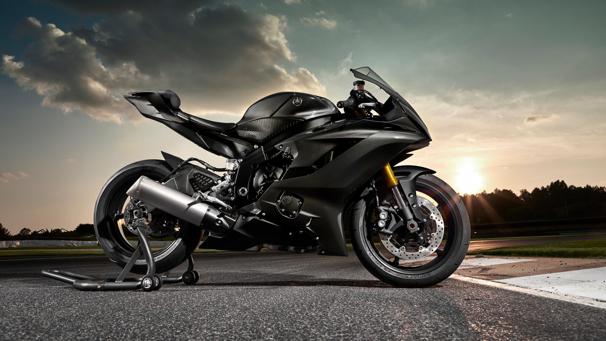 Yamaha R6 RACE model 2025