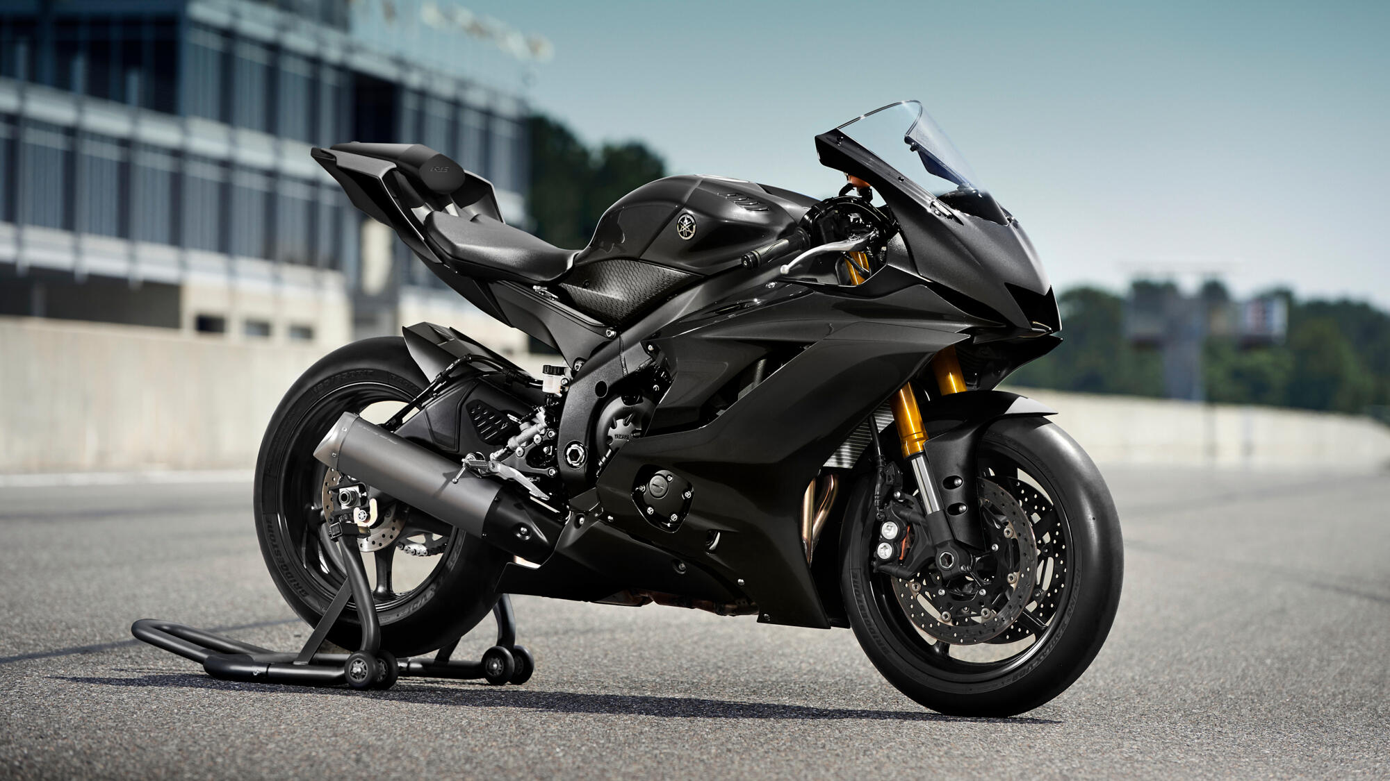 Yamaha R6 RACE model 2025