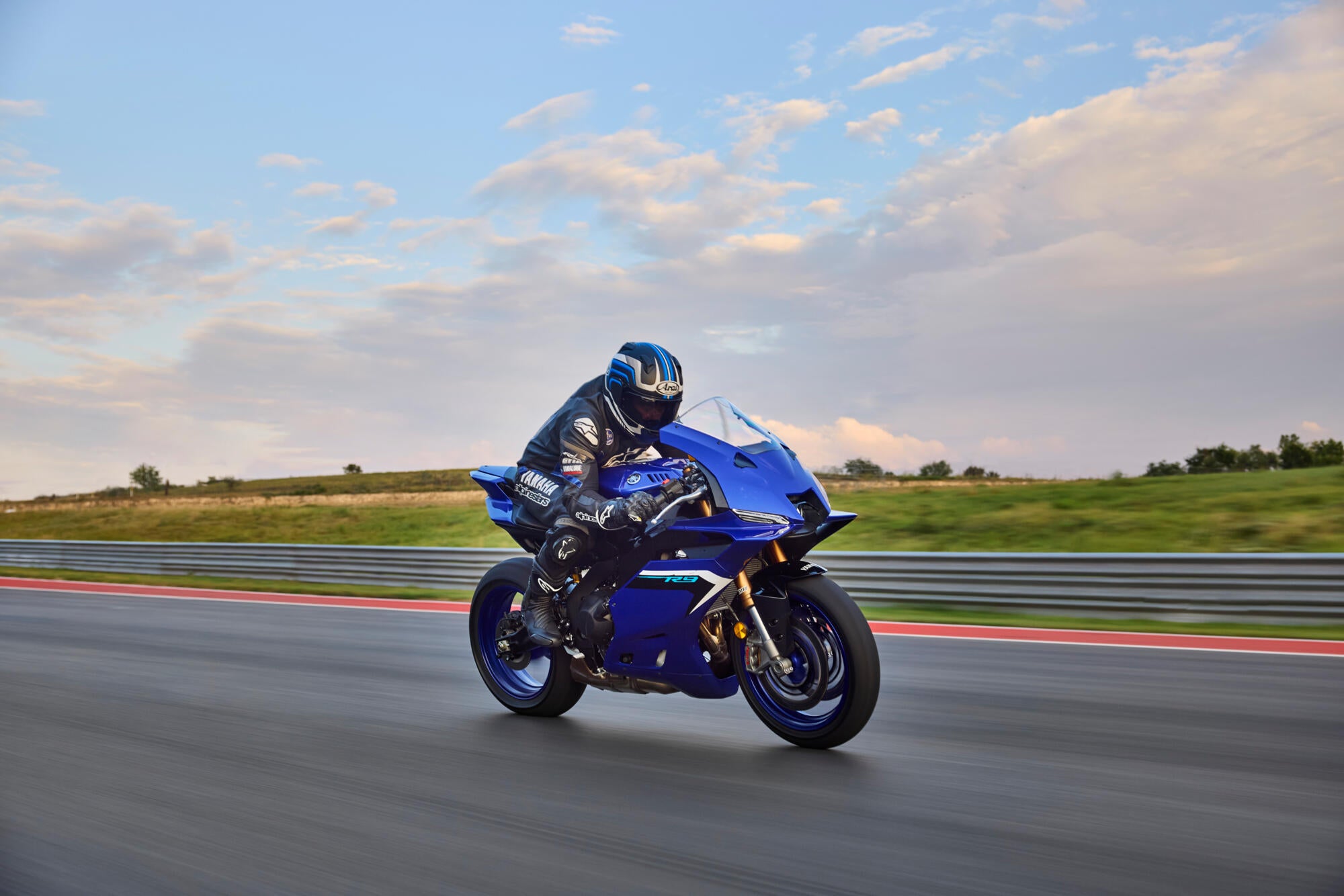 Yamaha R9 model 2025