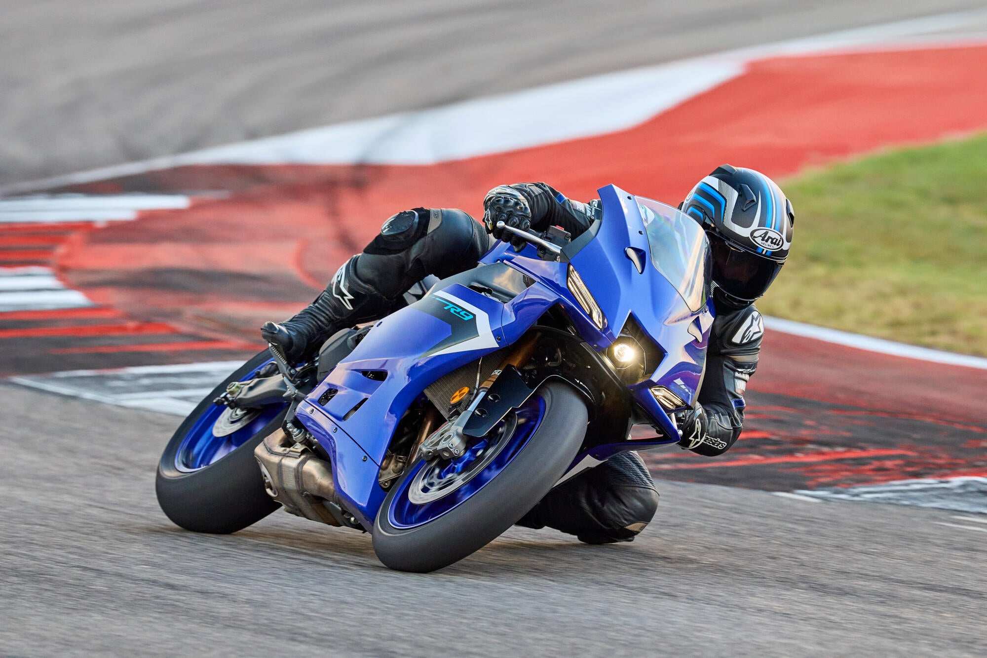 Yamaha R9 model 2025